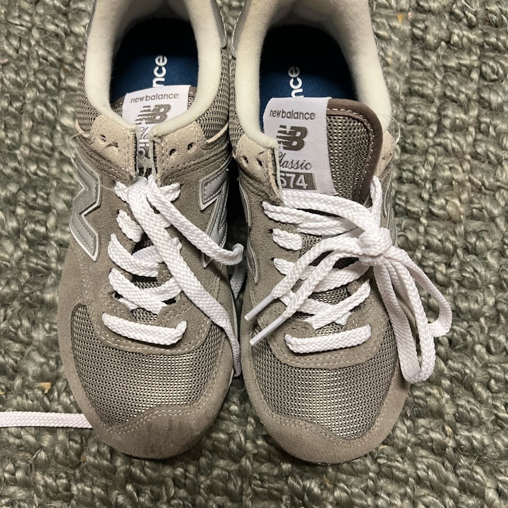 NWT new balance tennis shoes.